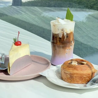 เครปเค้กทาโร่ลาเต้ครัวซองต์ Uncloud Coffee