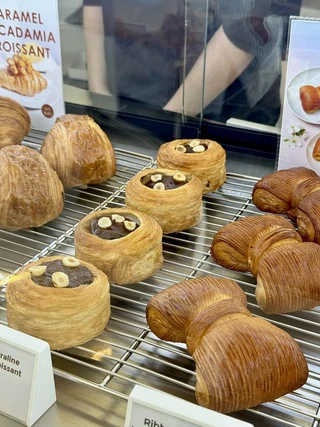 ครัวซองต์และพราลีนเบเกอรี่ Uncloud Coffee