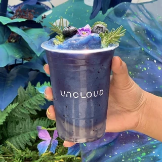 บลูเบอร์รี่สมูทตี้ตกแต่งดอกไม้ Uncloud Coffee
