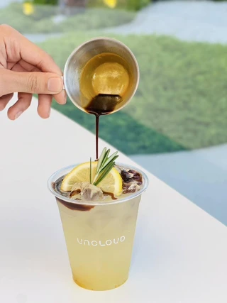 เอสเพรสโซ่เลมอนเนดกับโรสแมรี่ Uncloud Coffee