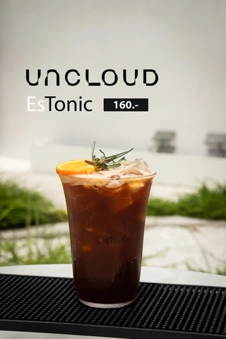 เอสเพรสโซ่โทนิคกับส้ม Uncloud Coffee