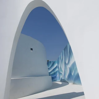 ซุ้มหลังคาผนังแสงเหนือบันไดวน Uncloud Coffee