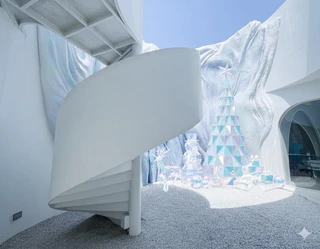 บันไดวนตกแต่งคริสต์มาส Uncloud Coffee